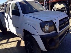 2008 TOYOTA TACOMA WHITE SR5 CREW CAB 4.0 AT 2WD.  Z24863